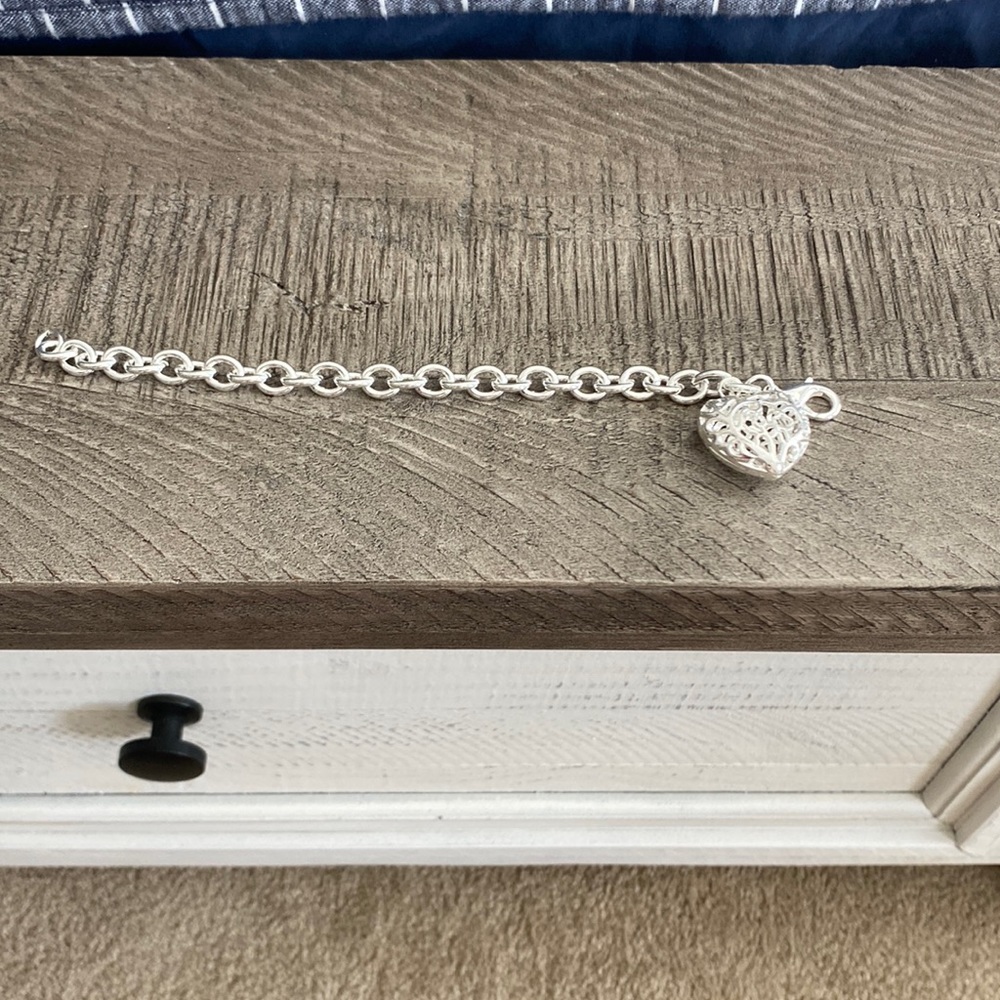 Beautiful Sterling Silver .925 Heart charm Bracelet